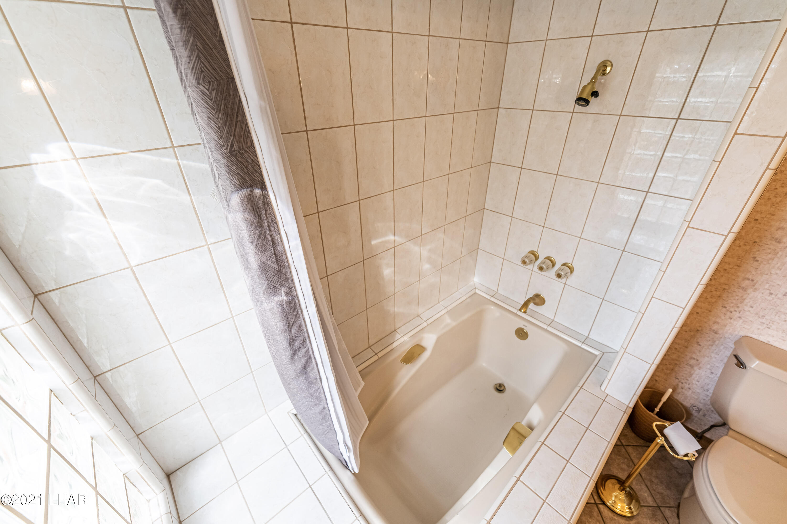 4740 South Ridge Road Kingman, AZ 86401 - Photo 29 of 82 The soaker tub
