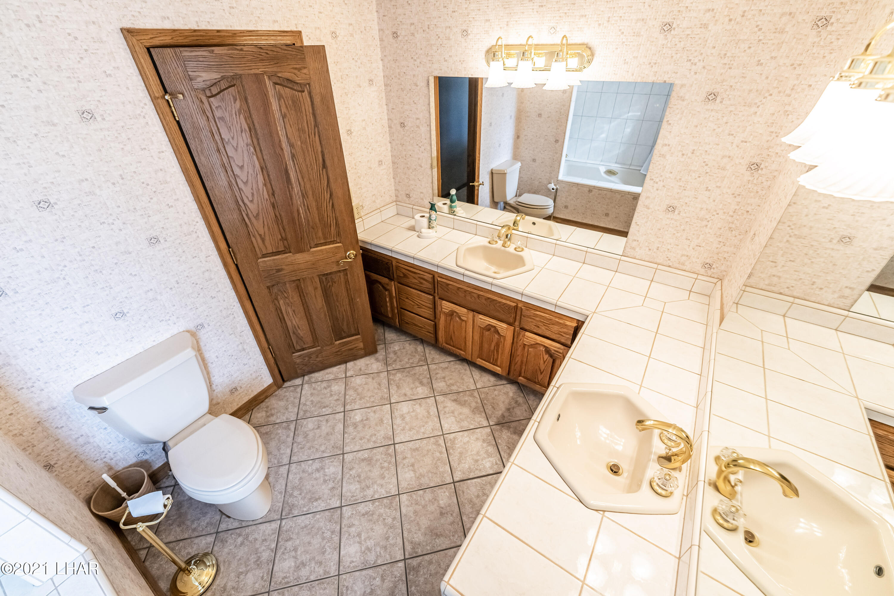 4740 South Ridge Road Kingman, AZ 86401 - Photo 30 of 82 Another angle of main Bath