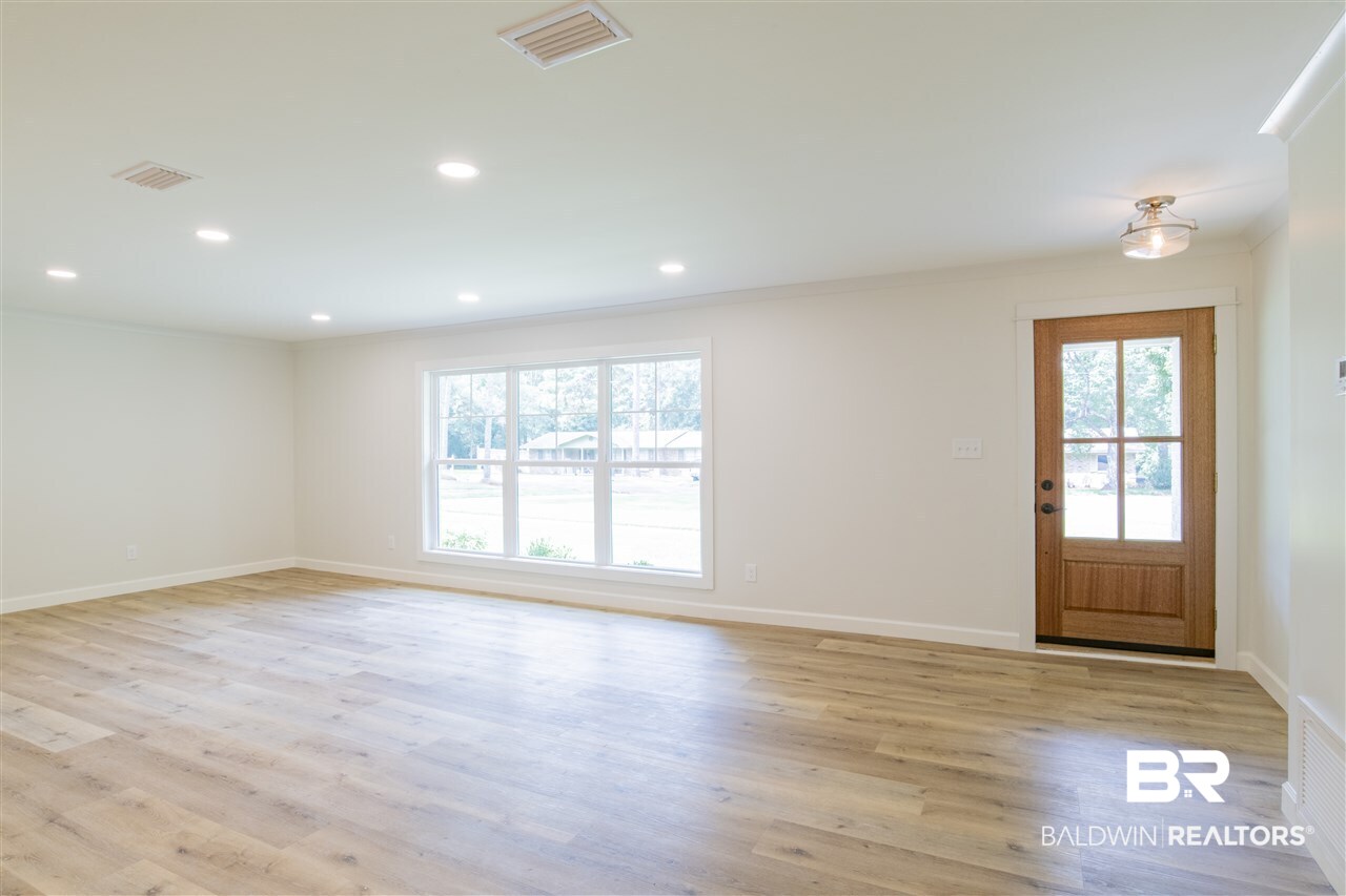 404 Tulip Terrace Fairhope, AL 36532 - Photo 3 of 26 LIGHT AND BRIGHT