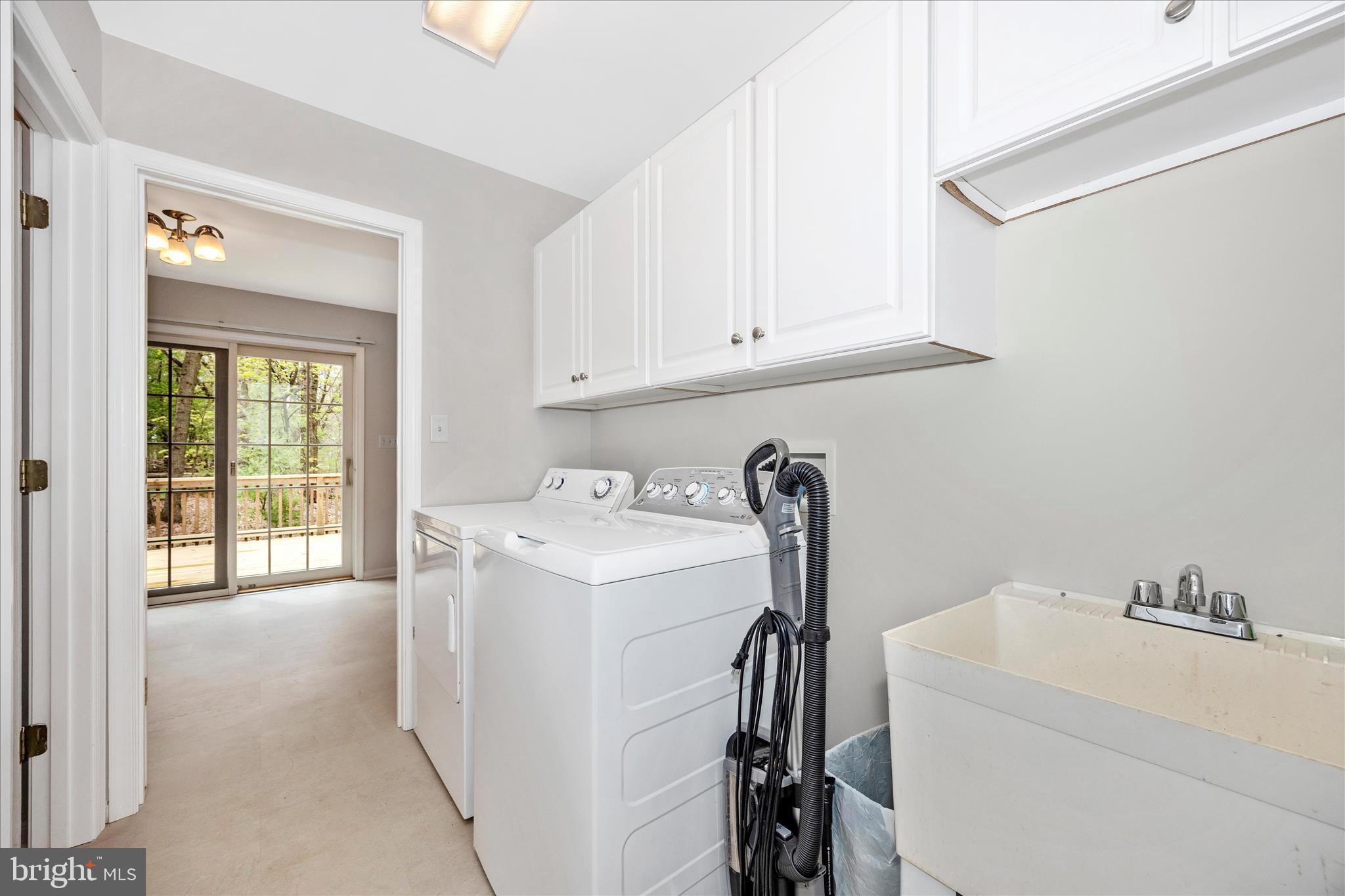 10393 Liberty Road Frederick, MD 21701 - Photo 9 of 47 Main level Laundry/mudroom