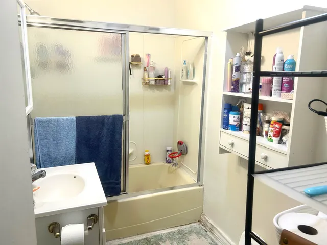 $550,000 | 825 Park Avenue, Little Chute, WI 54140