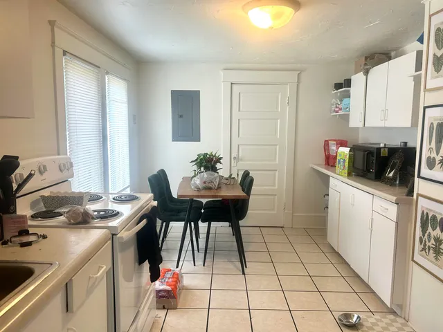 $550,000 | 825 Park Avenue, Little Chute, WI 54140