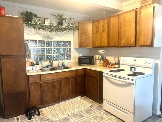 $550,000 | 825 Park Avenue, Little Chute, WI 54140