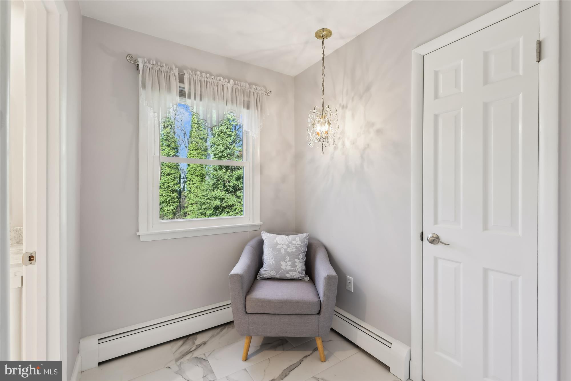 9010 Spring Avenue Lanham, MD 20706 - Photo 24 of 36 Sitting room next to primary bath