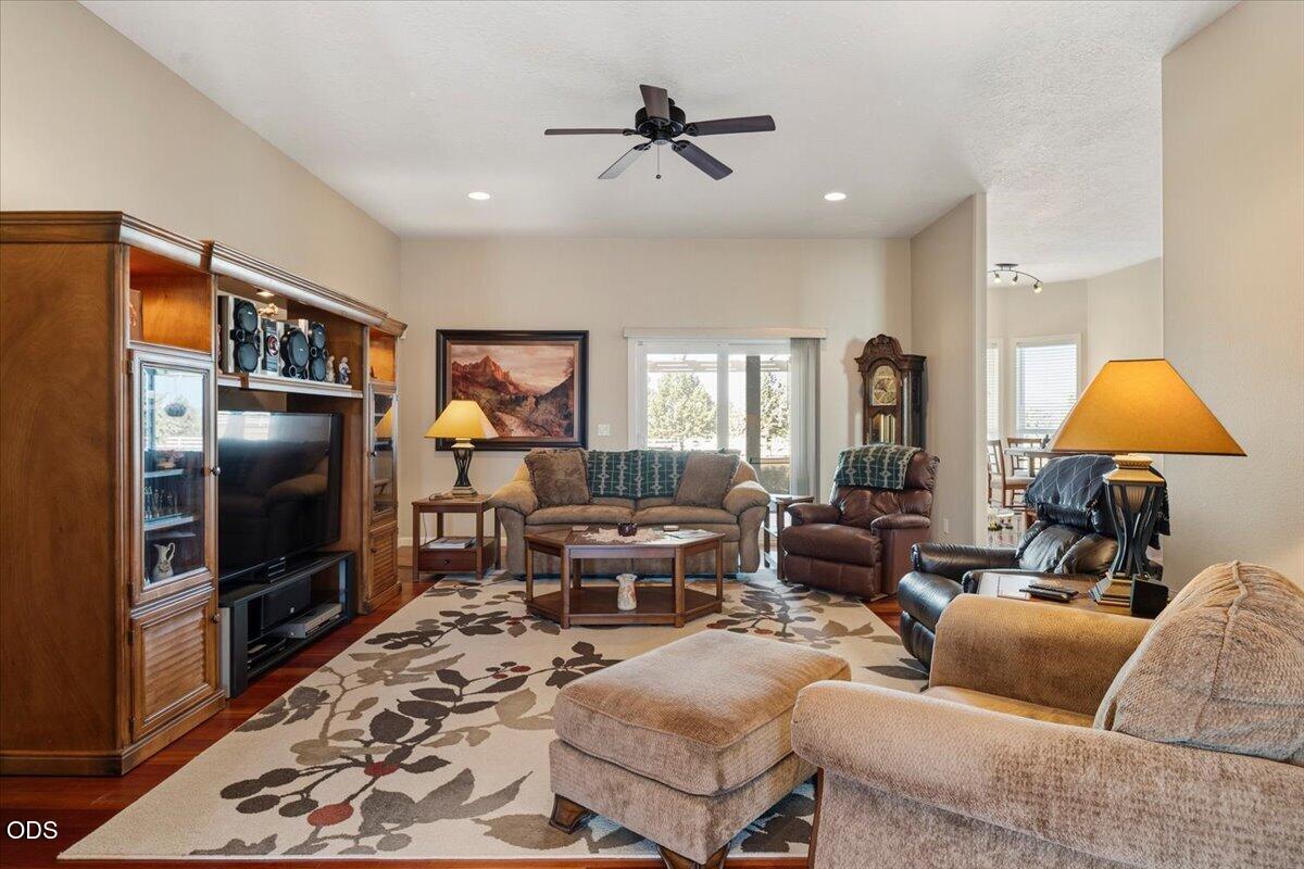 7218 Southwest Onyx Road Terrebonne, OR 97760 - Photo 7 of 42 Gallery Image 7