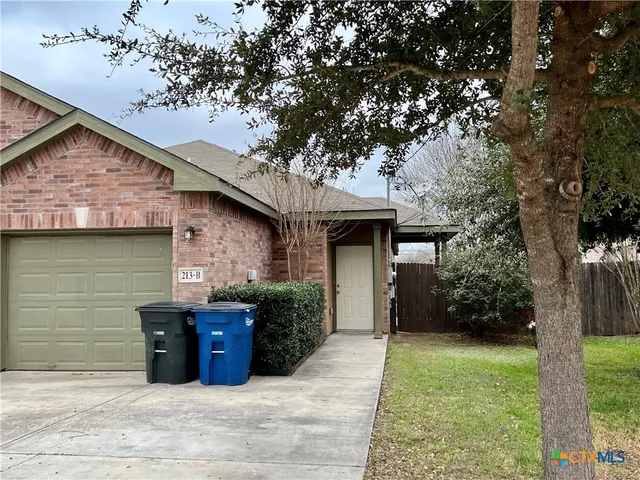 a view of a house with a backyard