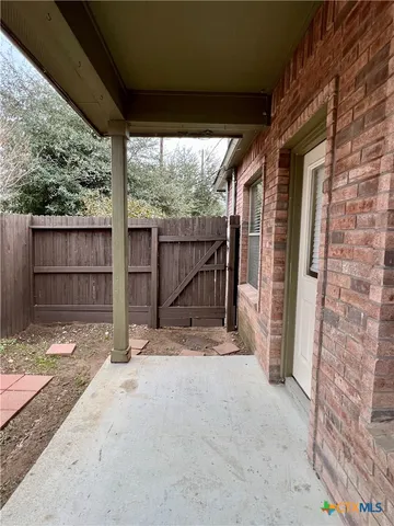 a view of a house with backyard and a tree
