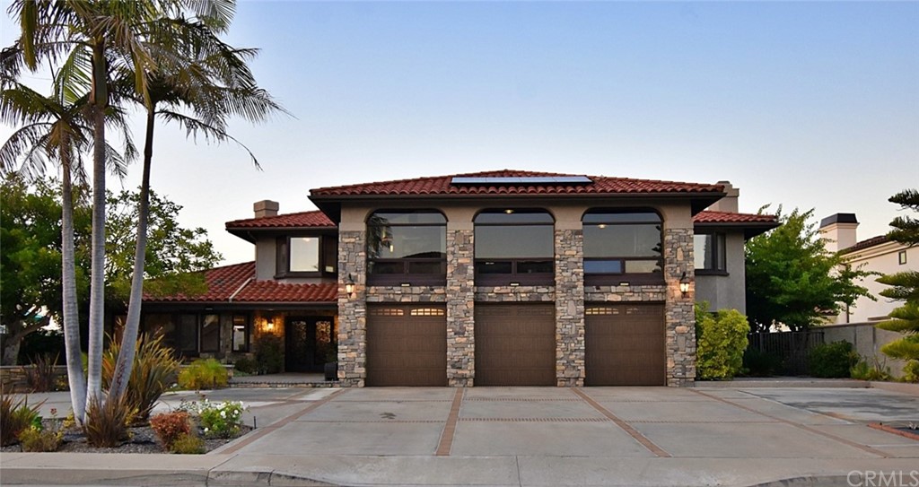 Welcome to 868 Avenida Acapulco