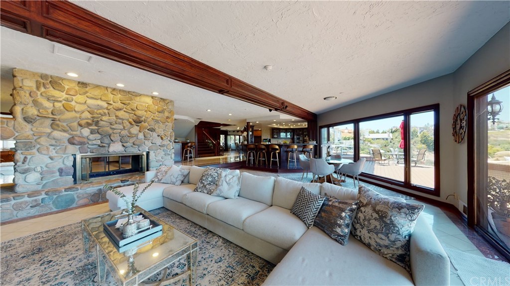 868 Avenida Acapulco San Clemente, CA 92672 - Photo 23 of 52 Great Room/Family Room