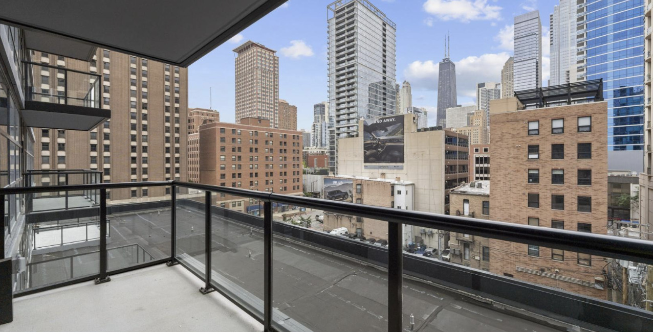 741 North Wells Street, Unit 1401 Chicago, IL 60654 - Photo 8 of 12 a view of balcony with city view