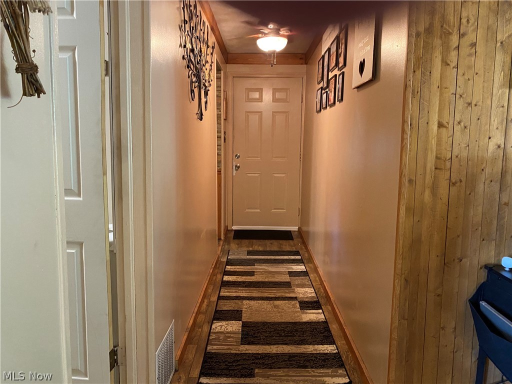 2103 Wainwright Road New Philadelphia, OH 44663 - Photo 7 of 39