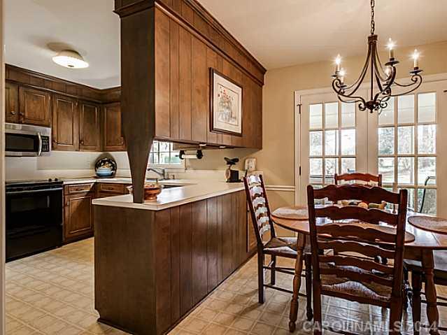 818 Ashmeade Road, Unit 3 Charlotte, NC 28211 - Photo 8 of 16 Gallery Image 8