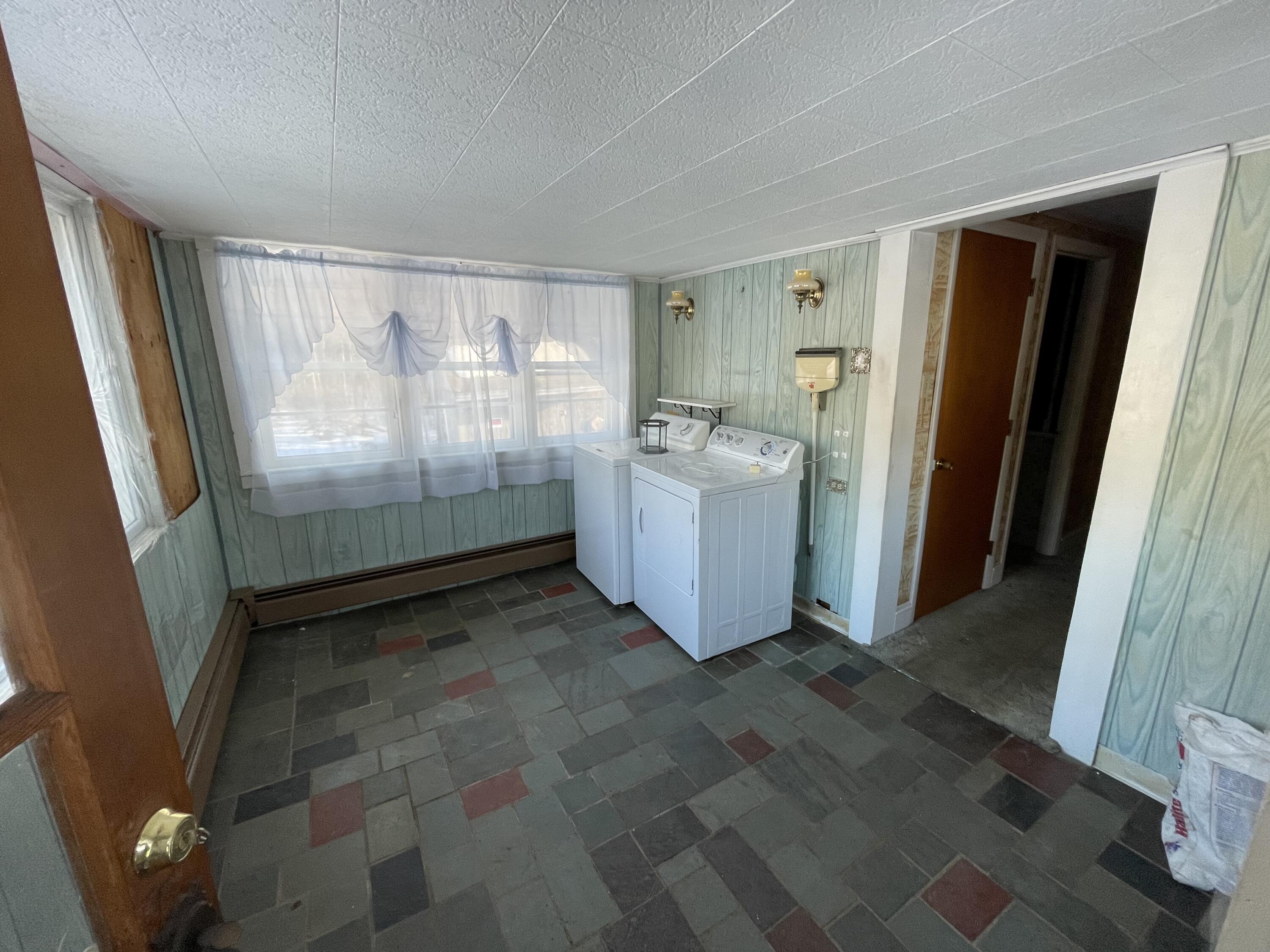 433 Whitefield Road Pittston, ME 04345 - Photo 5 of 21 Mud Room