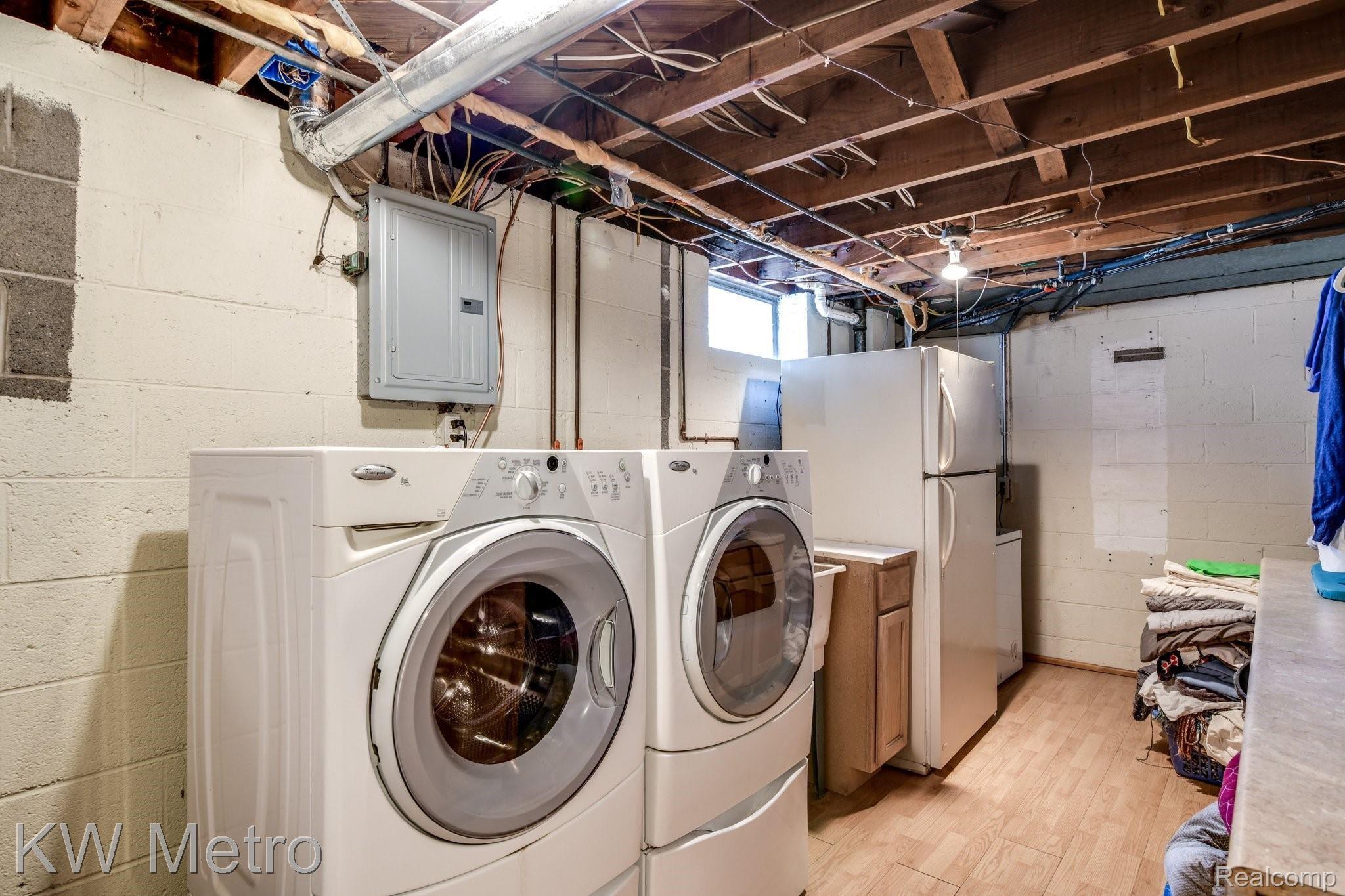 5621 Orion Road Rochester, MI 48306 - Photo 28 of 33 Laundry/Storage