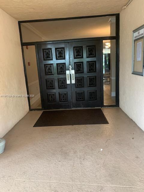 470 Executive Center Drive, Unit 1I West Palm Beach, FL 33401 - Photo 3 of 10 a view of front door
