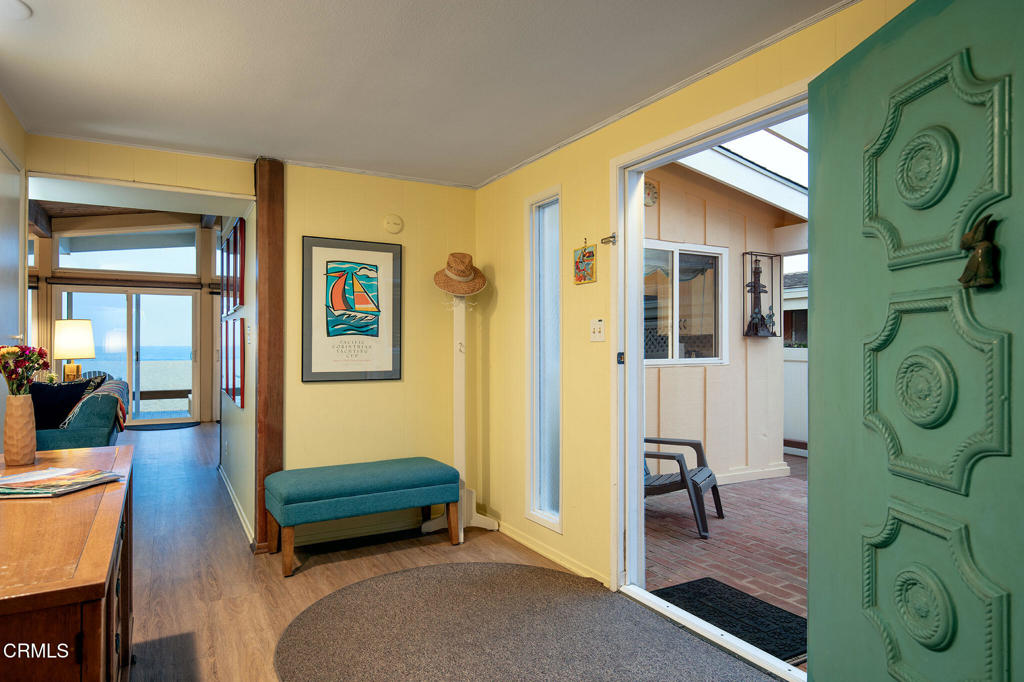 1235 Capri Way Oxnard, CA 93035 - Photo 5 of 21 a living room with furniture