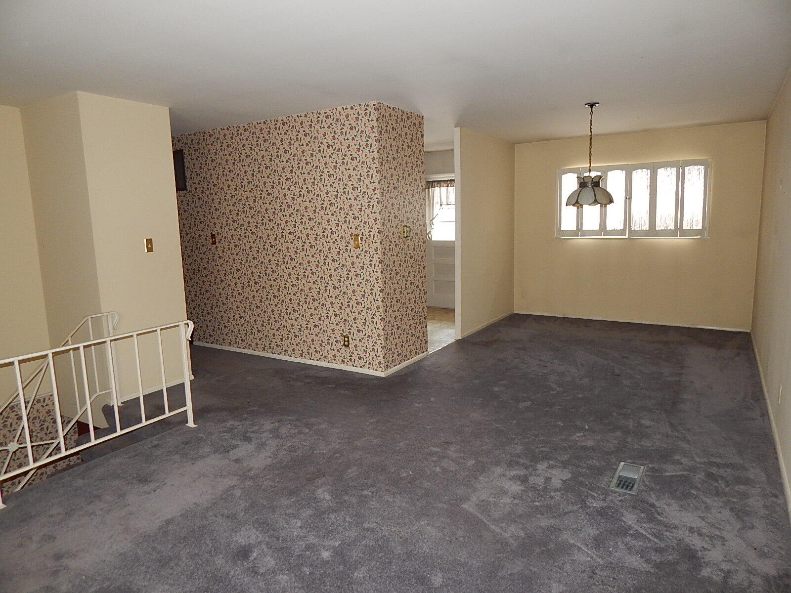 367 Chestnut Street Michigan City, IN 46360 - Photo 4 of 11 an empty room with windows