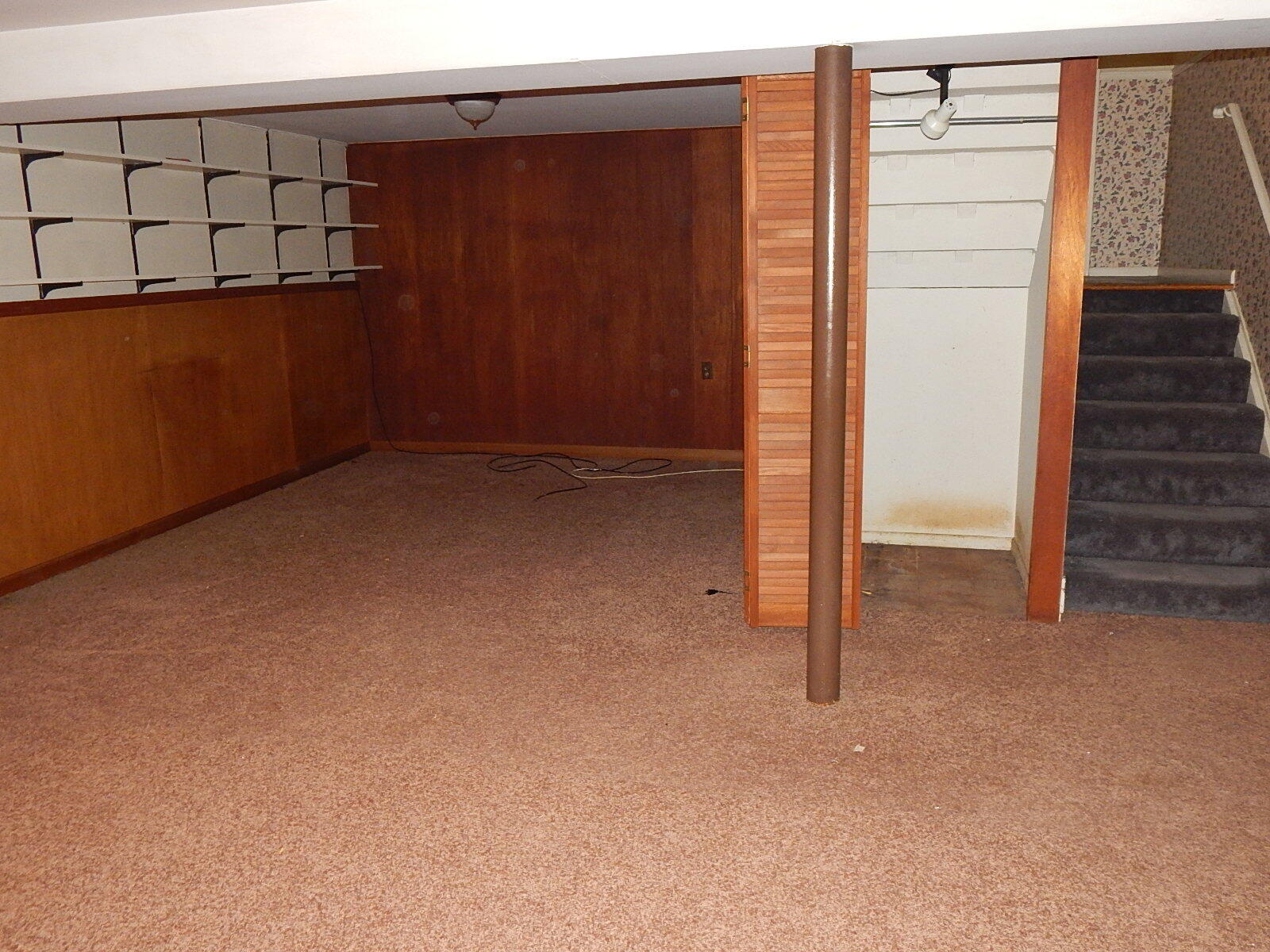 367 Chestnut Street Michigan City, IN 46360 - Photo 9 of 11 an empty room with closet
