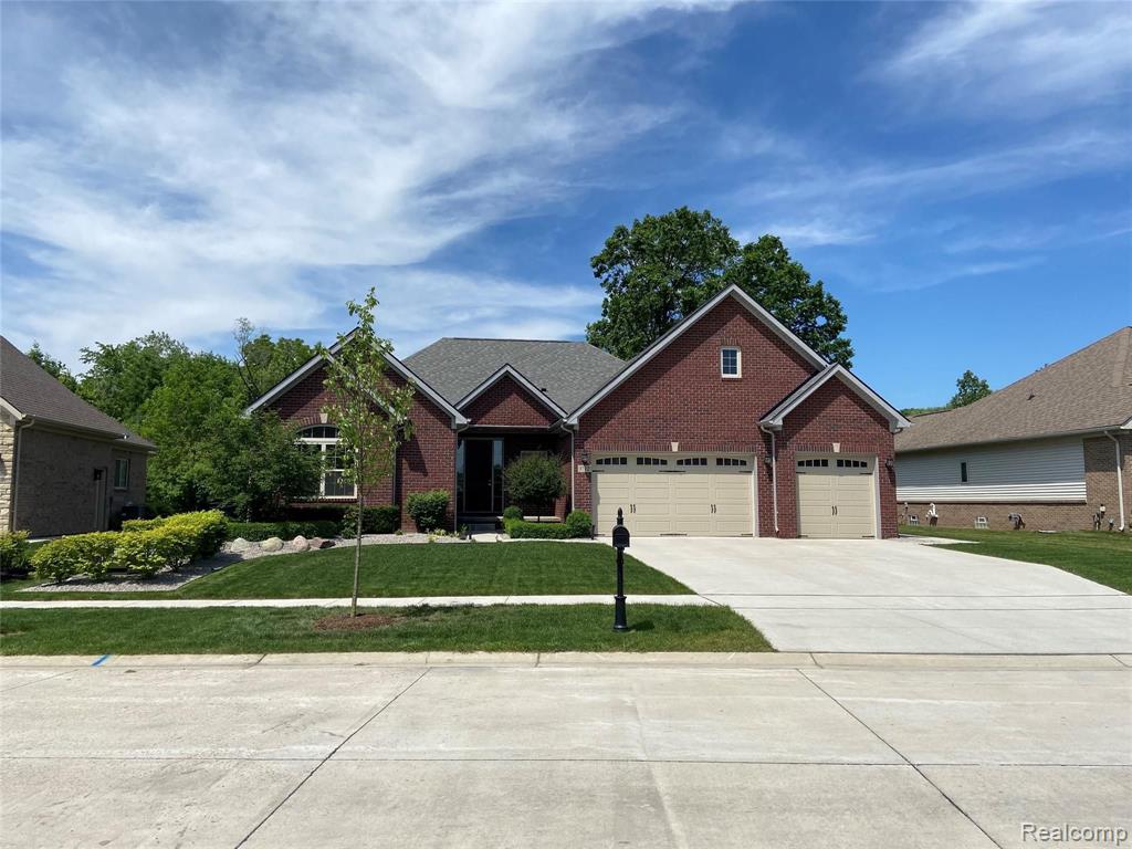 3712 McComb Drive Rochester Hills, MI 48307 - Photo 1 of 29