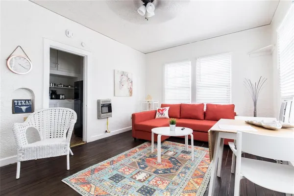 $995 | 324 West Canty Street, Unit 3, Dallas, TX 75208