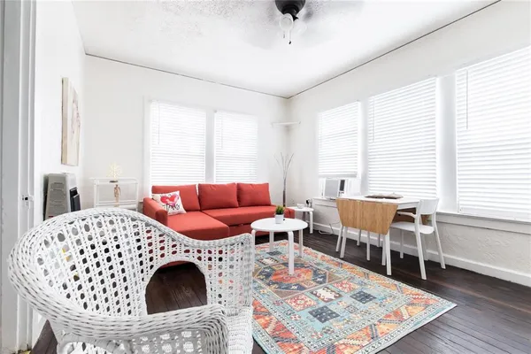 $995 | 324 West Canty Street, Unit 3, Dallas, TX 75208