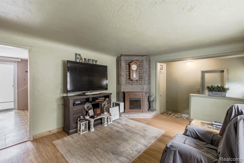 1465 Roy Road Oxford, MI 48371 - Photo 5 of 25 Gallery Image 5