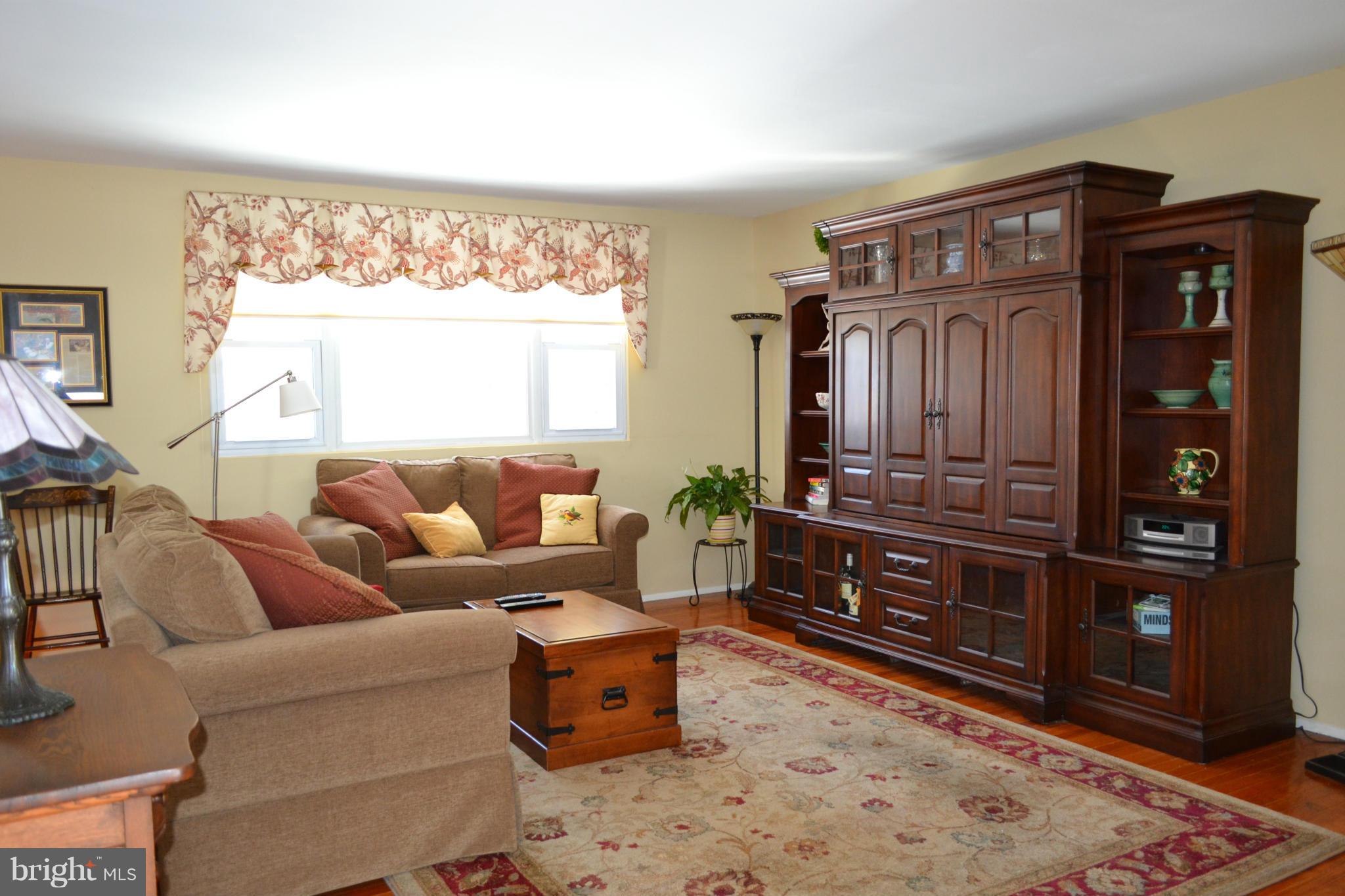 323 Norgulf Road Reisterstown, MD 21136 - Photo 4 of 30 Living Room