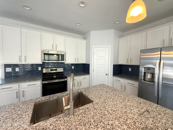 $2,400 | 2970 College Street, Jacksonville, FL 32205