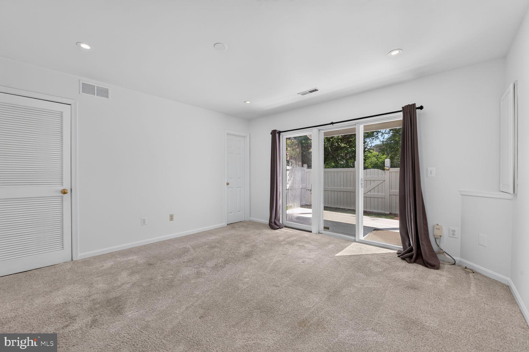 12054 Edgemere Circle Reston, VA 20190 - Photo 7 of 24