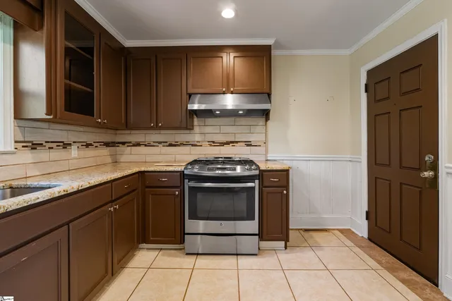 $244,000 | 105 Pinewood Avenue, Clinton, SC 29325