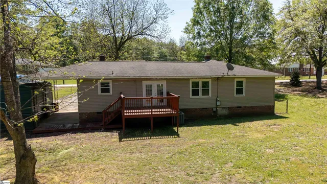 $244,000 | 105 Pinewood Avenue, Clinton, SC 29325