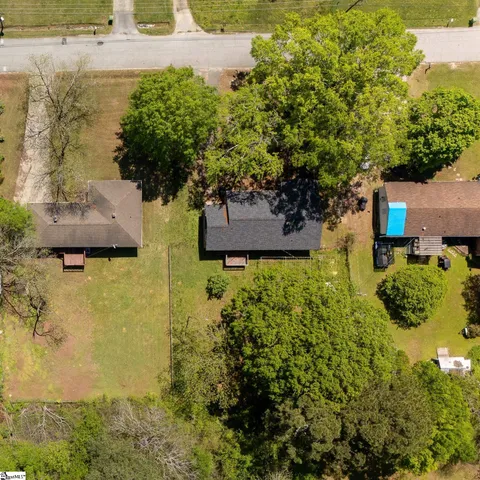 $244,000 | 105 Pinewood Avenue, Clinton, SC 29325