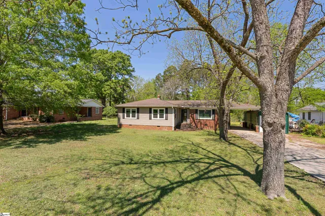 $244,000 | 105 Pinewood Avenue, Clinton, SC 29325