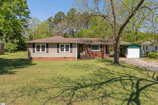 $244,000 | 105 Pinewood Avenue, Clinton, SC 29325