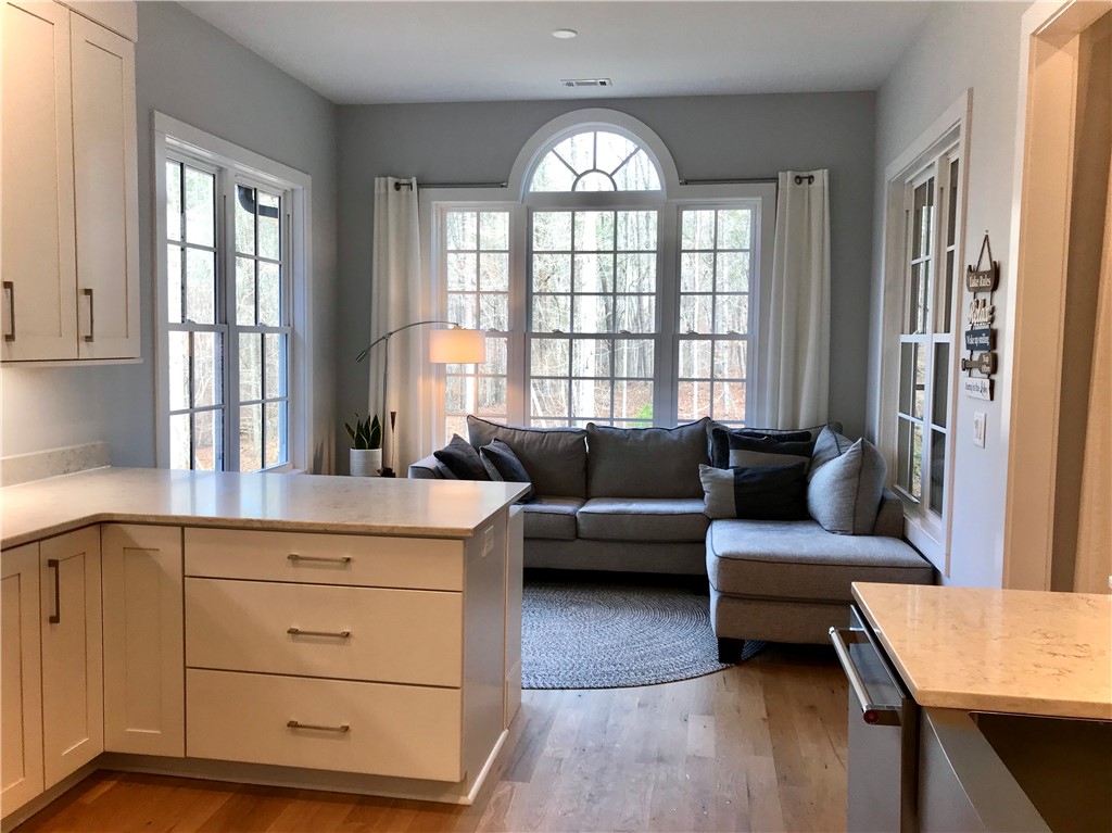 102 Mapleleaf Way Seneca, SC 29672 - Photo 19 of 40 Kitchen looking to Keeping Room