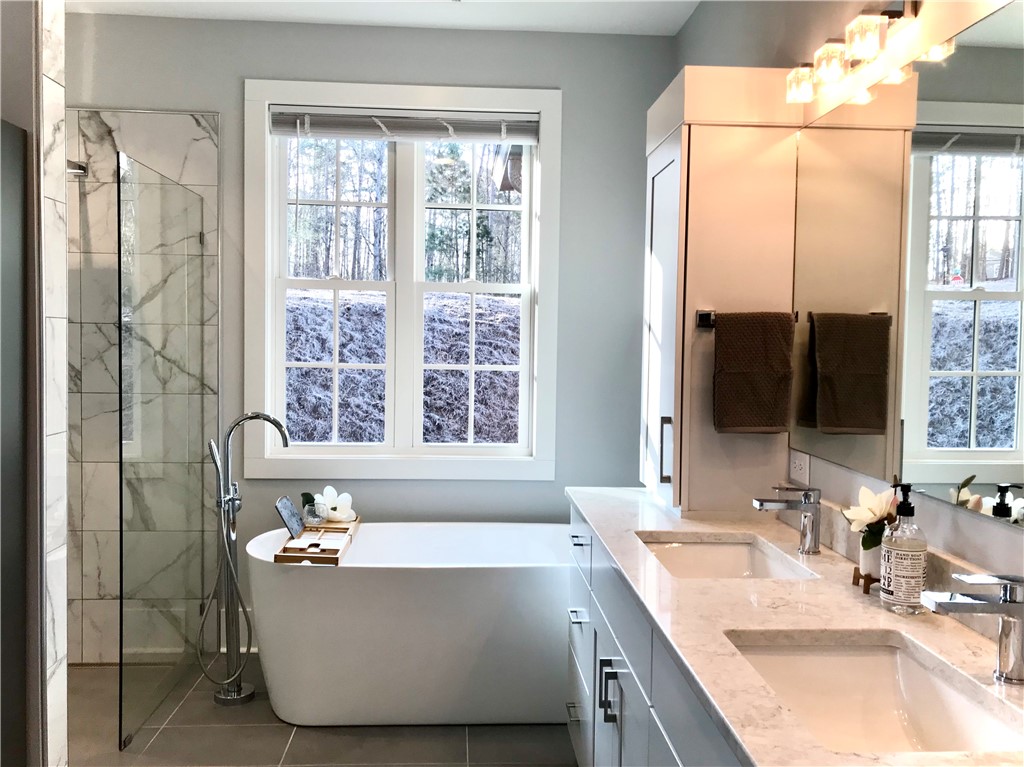 102 Mapleleaf Way Seneca, SC 29672 - Photo 23 of 40 Master Bath