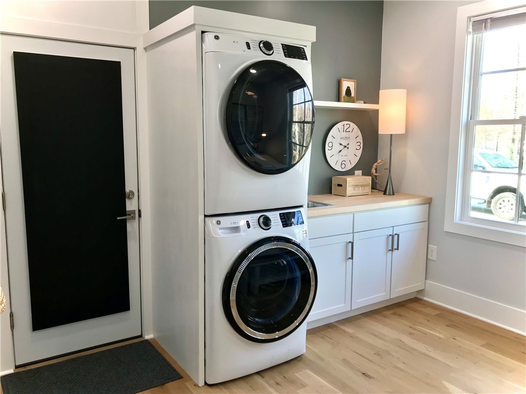 102 Mapleleaf Way Seneca, SC 29672 - Photo 29 of 40 Laundry Room/Craft Room