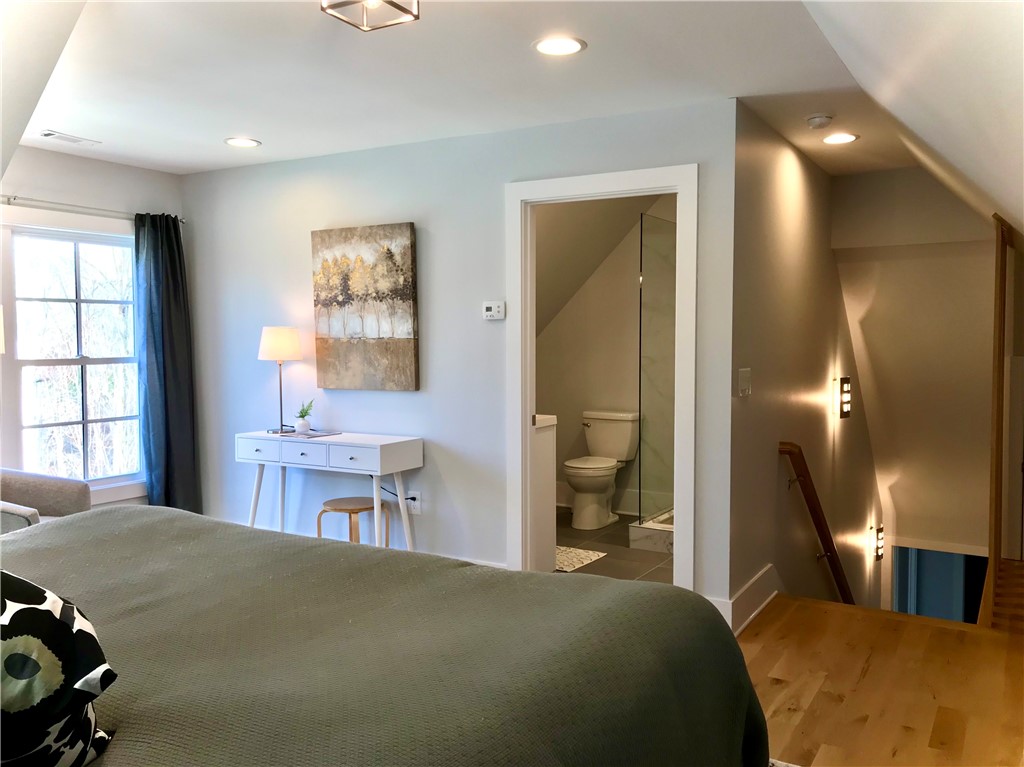 102 Mapleleaf Way Seneca, SC 29672 - Photo 34 of 40 Bonus Room Suite