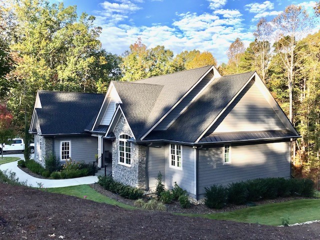 102 Mapleleaf Way Seneca, SC 29672 - Photo 4 of 40 Right Side Exterior Elevation
