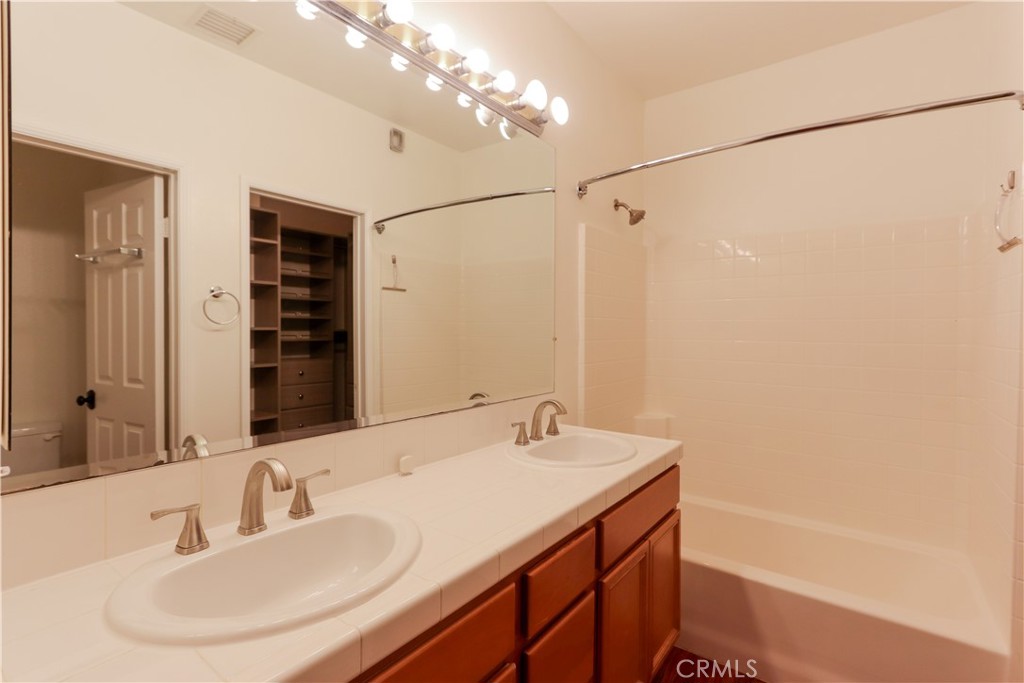 32 Garrison Loop Ladera Ranch, CA 92694 - Photo 14 of 31 Primary bathroom