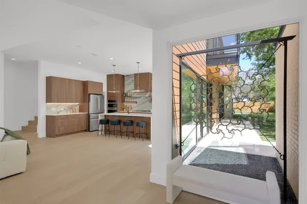 $2,000,000 | 1310 Cullen Avenue, Austin, TX 78757