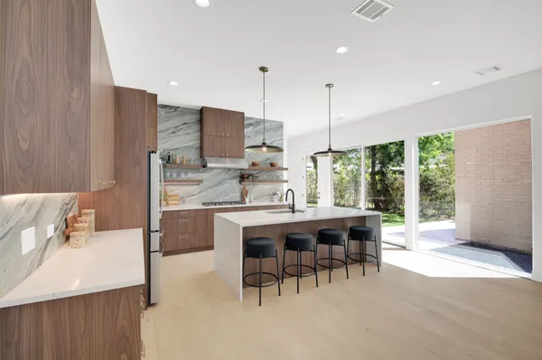 $2,000,000 | 1310 Cullen Avenue, Austin, TX 78757