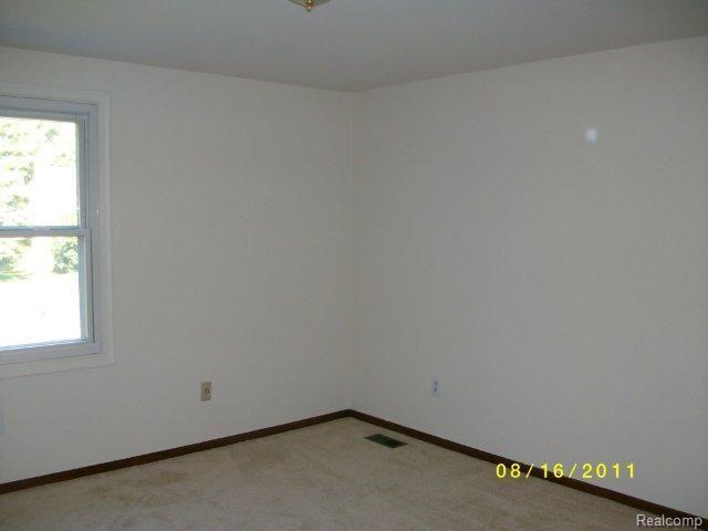 780 Bridgestone Drive Rochester, MI 48309 - Photo 9 of 12 SANY4622
