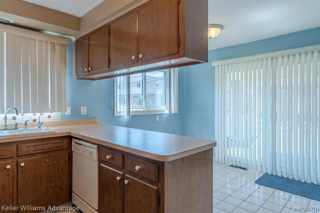 33401 Defour Drive Sterling Heights, MI 48310 - Photo 10 of 38