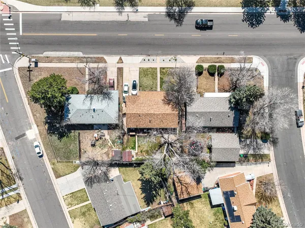 a picture of a table with chairs
