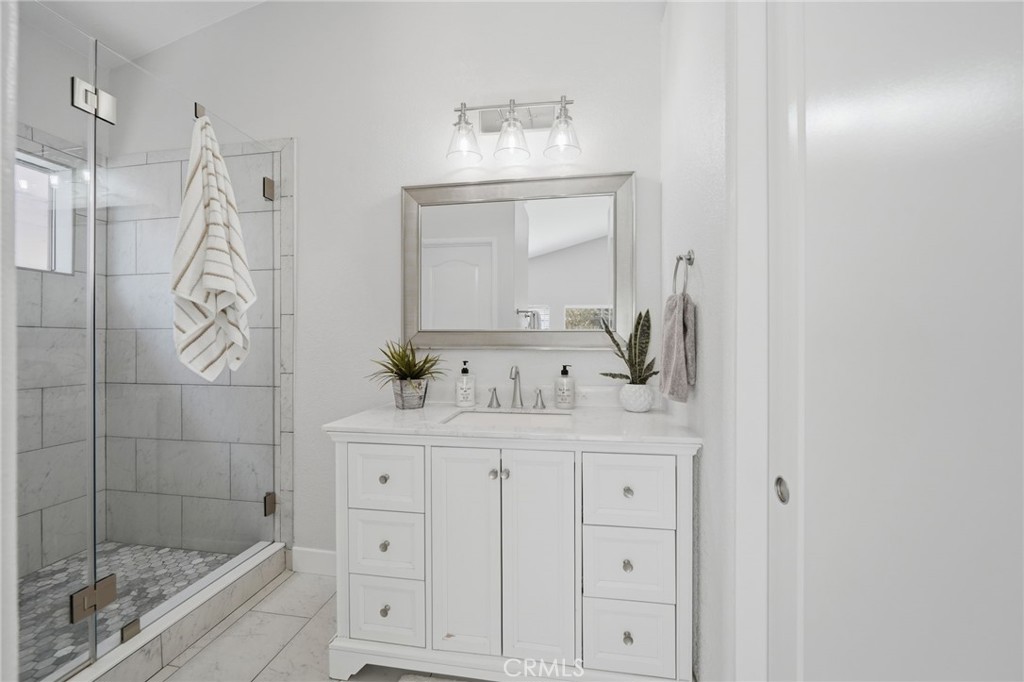 35592 Frederick Street Wildomar, CA 92595 - Photo 23 of 37 Primary Bathroom