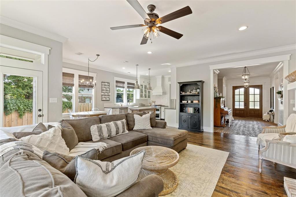 1109 East Oakdale Road Irving, TX 75060 - Photo 14 of 33 a living room with furniture and a large window
