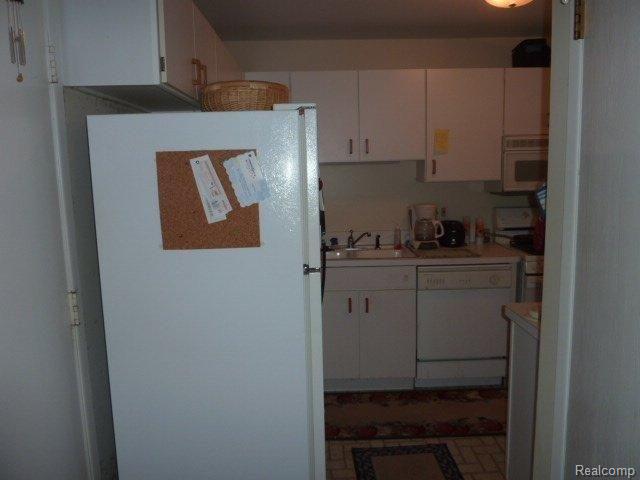 1850 Allenway Court Rochester, MI 48309 - Photo 6 of 25 P1020503.jpg