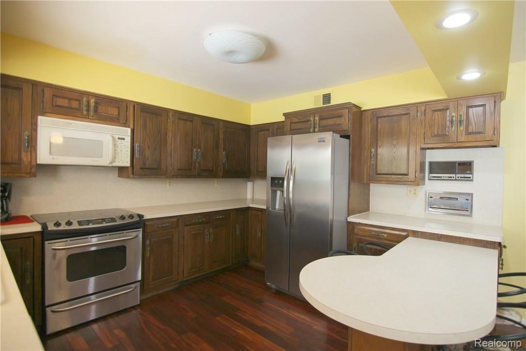 39731 Tyler Road Belleville, MI 48111 - Photo 14 of 29 Tyler Rd Kitchen 3.jpg