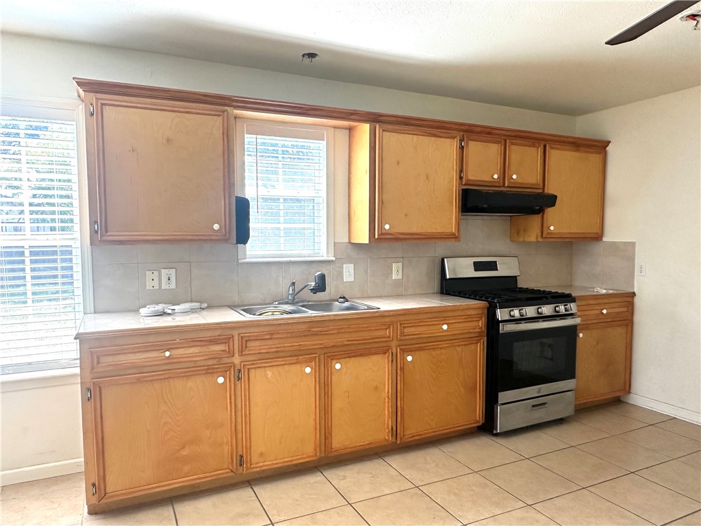 716 Sodville Road Sinton, TX 78387 - Photo 3 of 11 a kitchen with stainless steel appliances granite countertop a sink and a stove